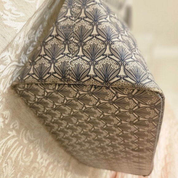 Liberty London Iphis Marlborough large gray/purple bag --omg that violet lining! - Picture 11 of 12